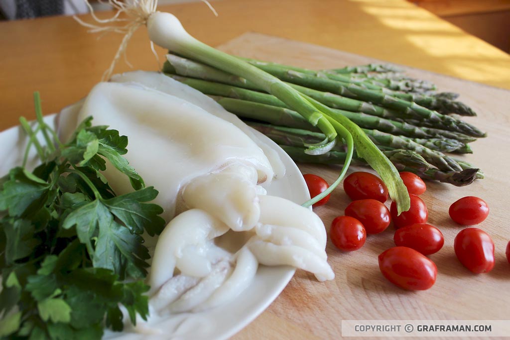 Calamarata con seppia, asparagi e datterini