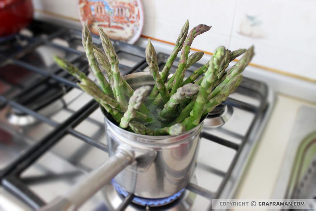 Calamarata con seppia, asparagi e datterini