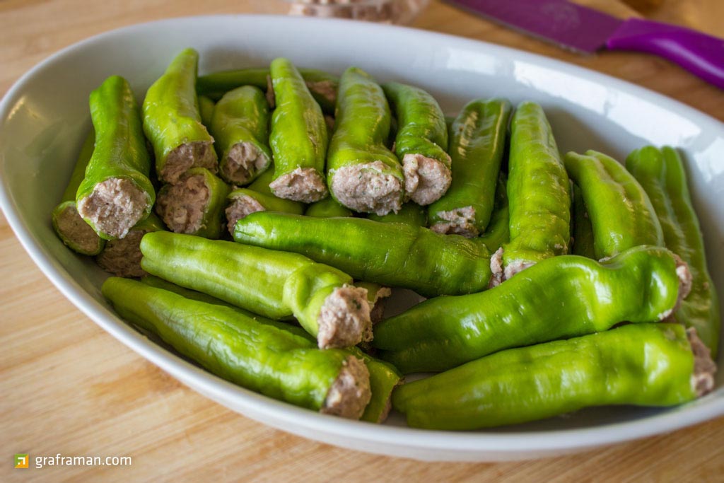 Friggitelli ripieni con carne e feta